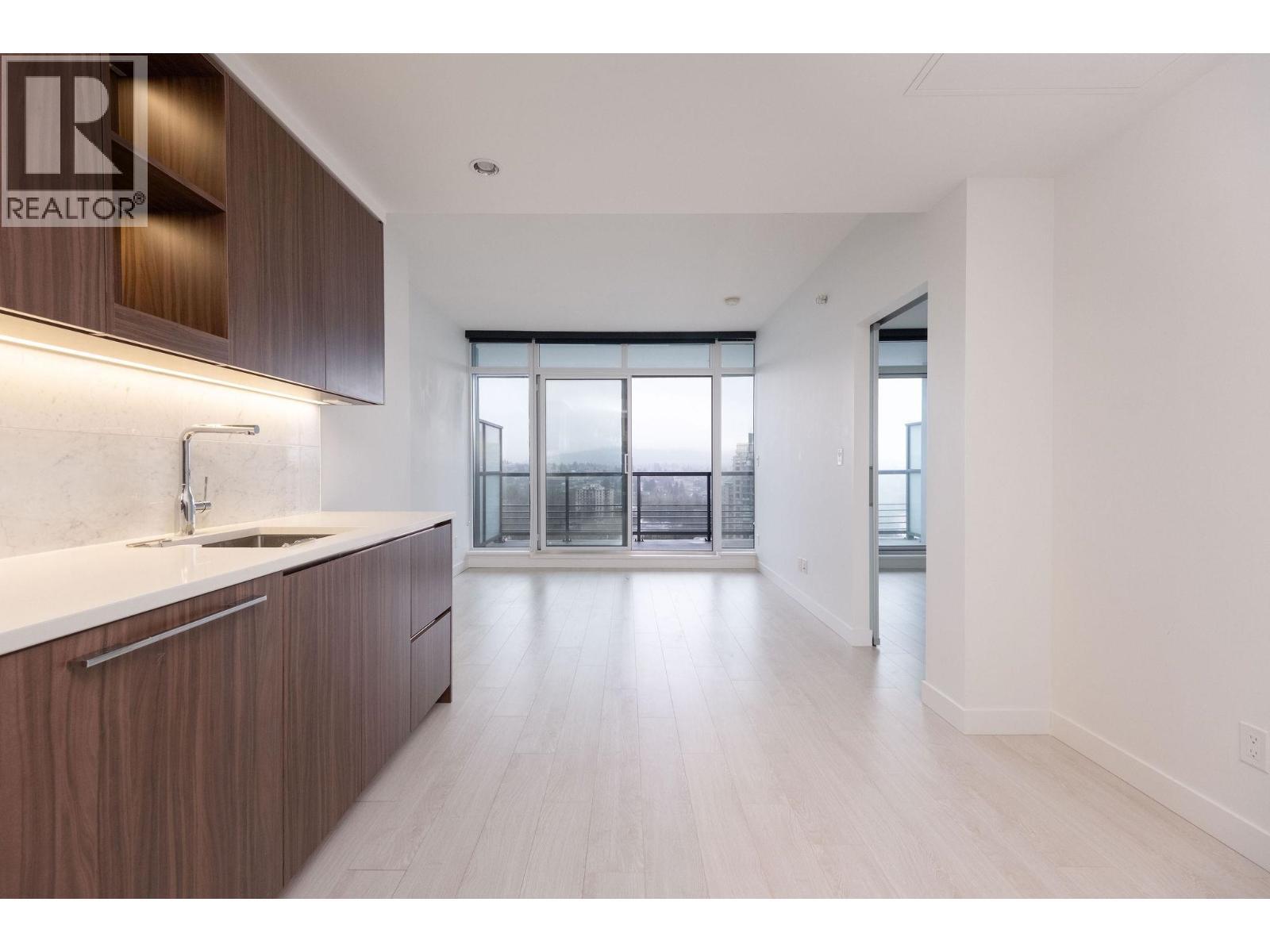 2508 4720 Lougheed Highway, Burnaby, BC - Indoor Photo Showing Kitchen