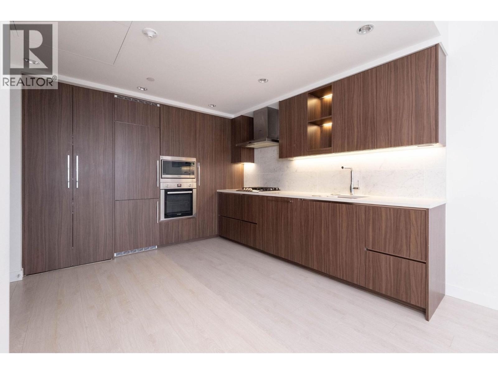 2508 4720 Lougheed Highway, Burnaby, BC - Indoor Photo Showing Kitchen