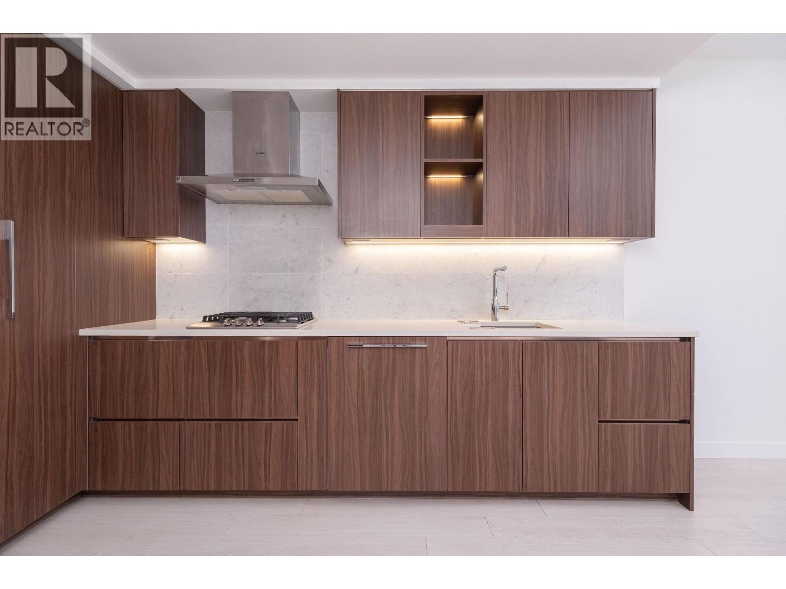 2508 4720 Lougheed Highway, Burnaby, BC - Indoor Photo Showing Kitchen