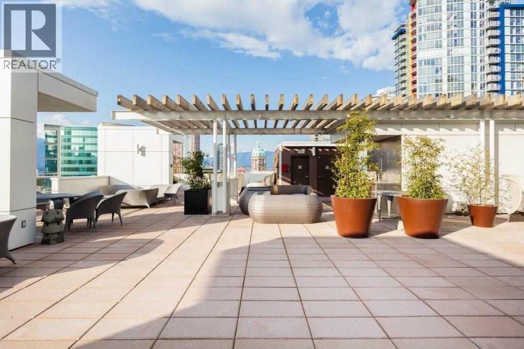 2301 161 W Georgia Street, Vancouver, BC - Outdoor