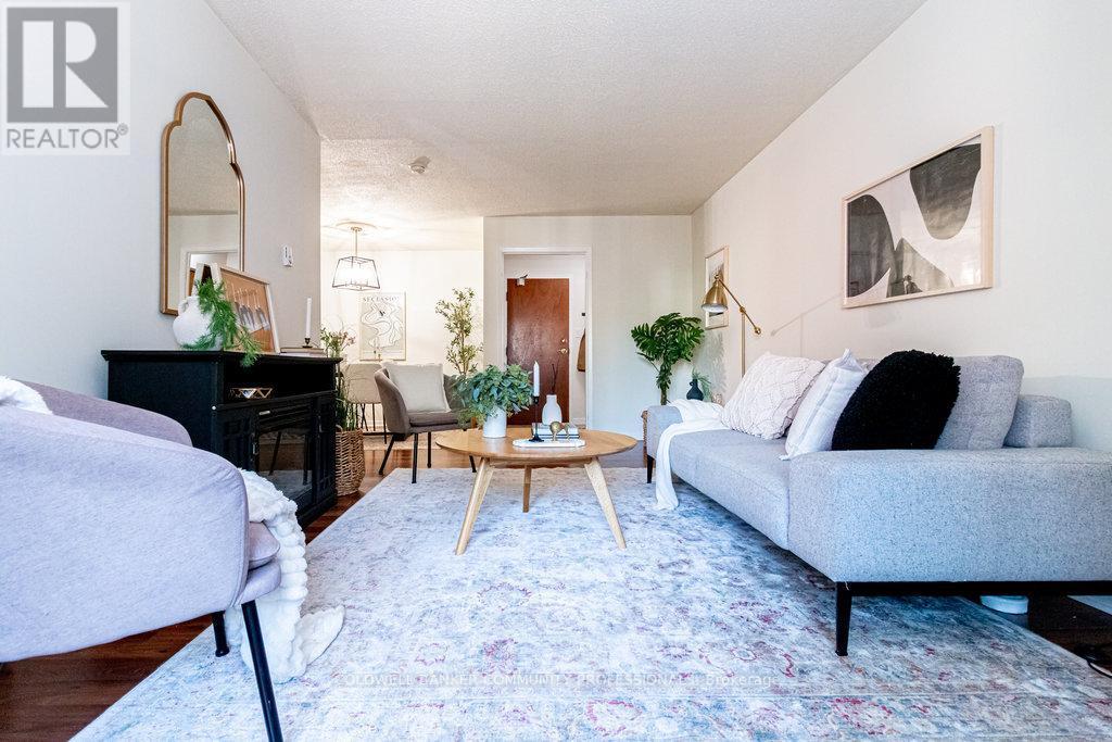 205 - 23 Main Street, Hamilton, ON - Indoor Photo Showing Living Room