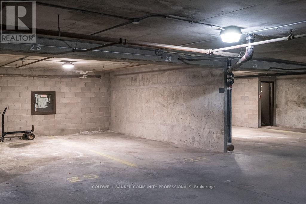205 - 23 Main Street, Hamilton, ON - Indoor Photo Showing Garage