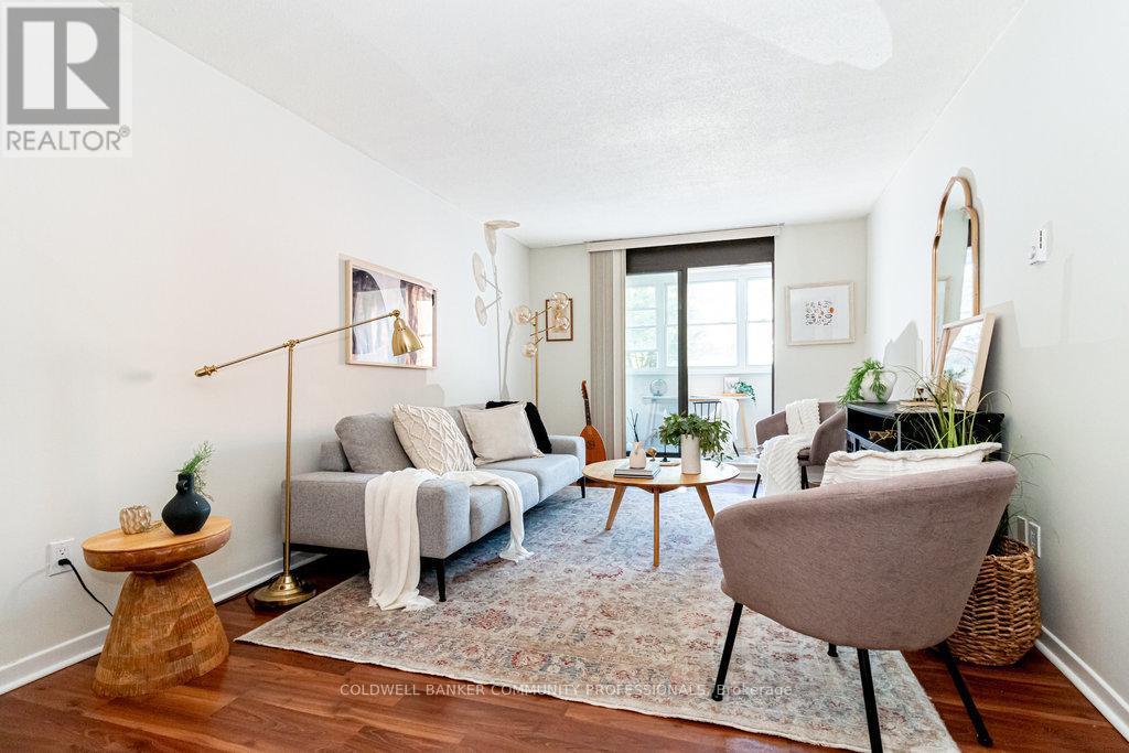 205 - 23 Main Street, Hamilton, ON - Indoor Photo Showing Living Room