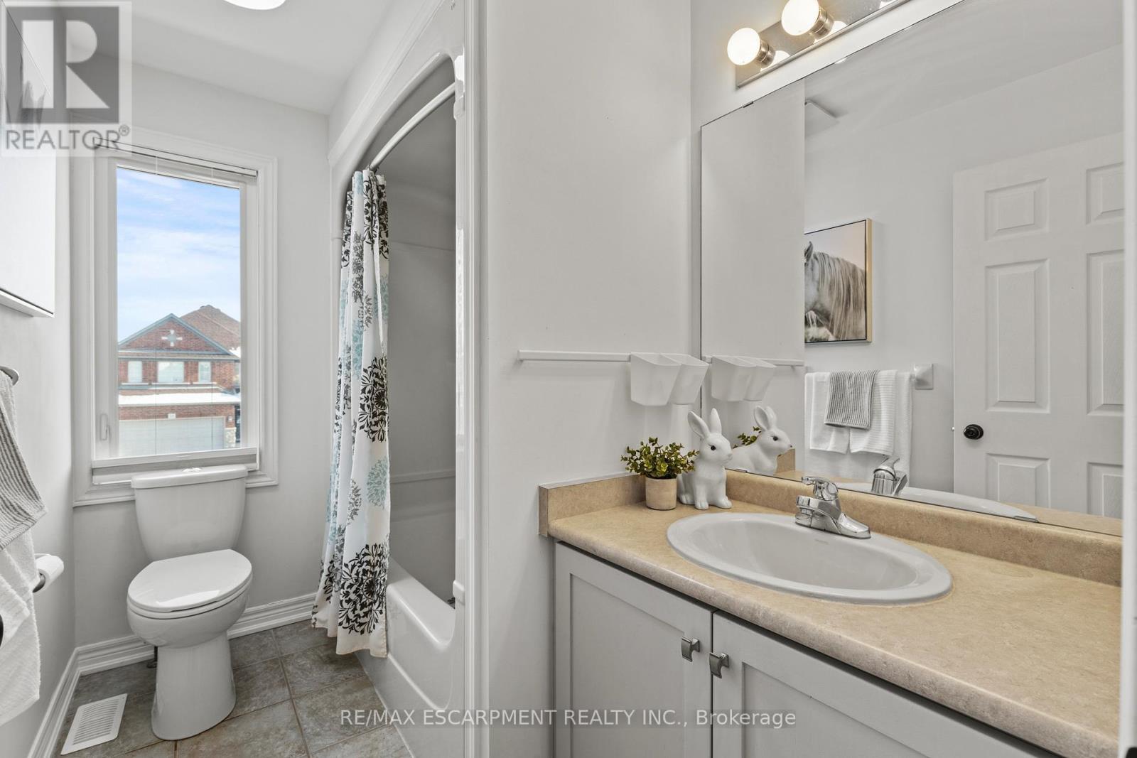 11 Wilbur Drive, Hamilton, ON - Indoor Photo Showing Bathroom