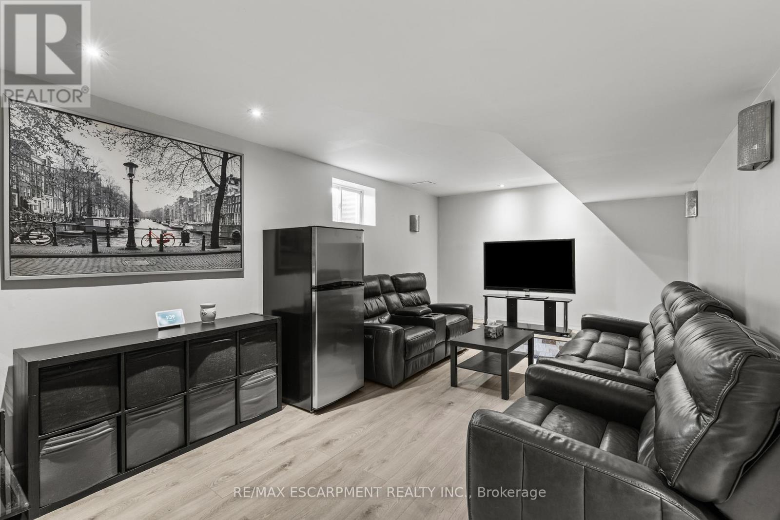 11 Wilbur Drive, Hamilton, ON - Indoor