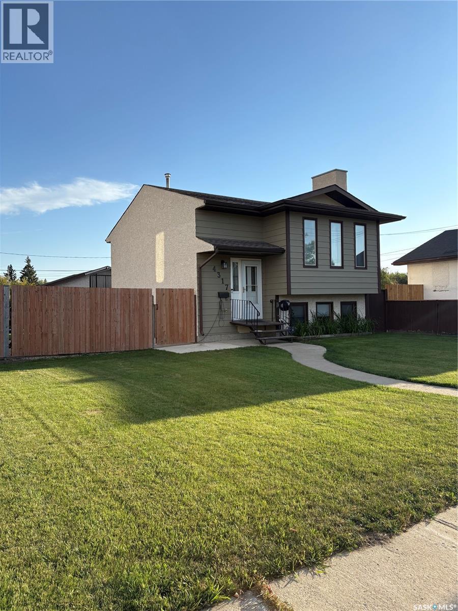 4317 3Rd Avenue N, Regina, SK - Outdoor