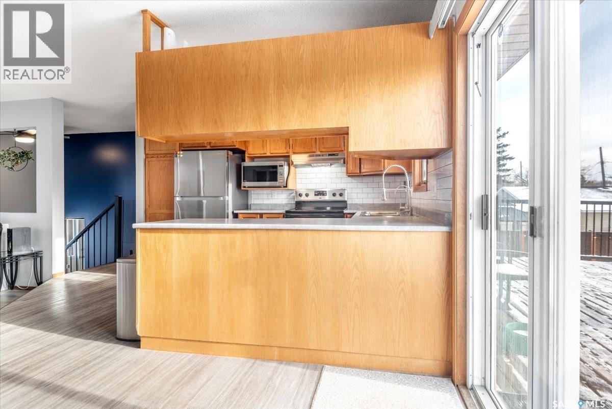 4317 3Rd Avenue N, Regina, SK - Indoor Photo Showing Kitchen