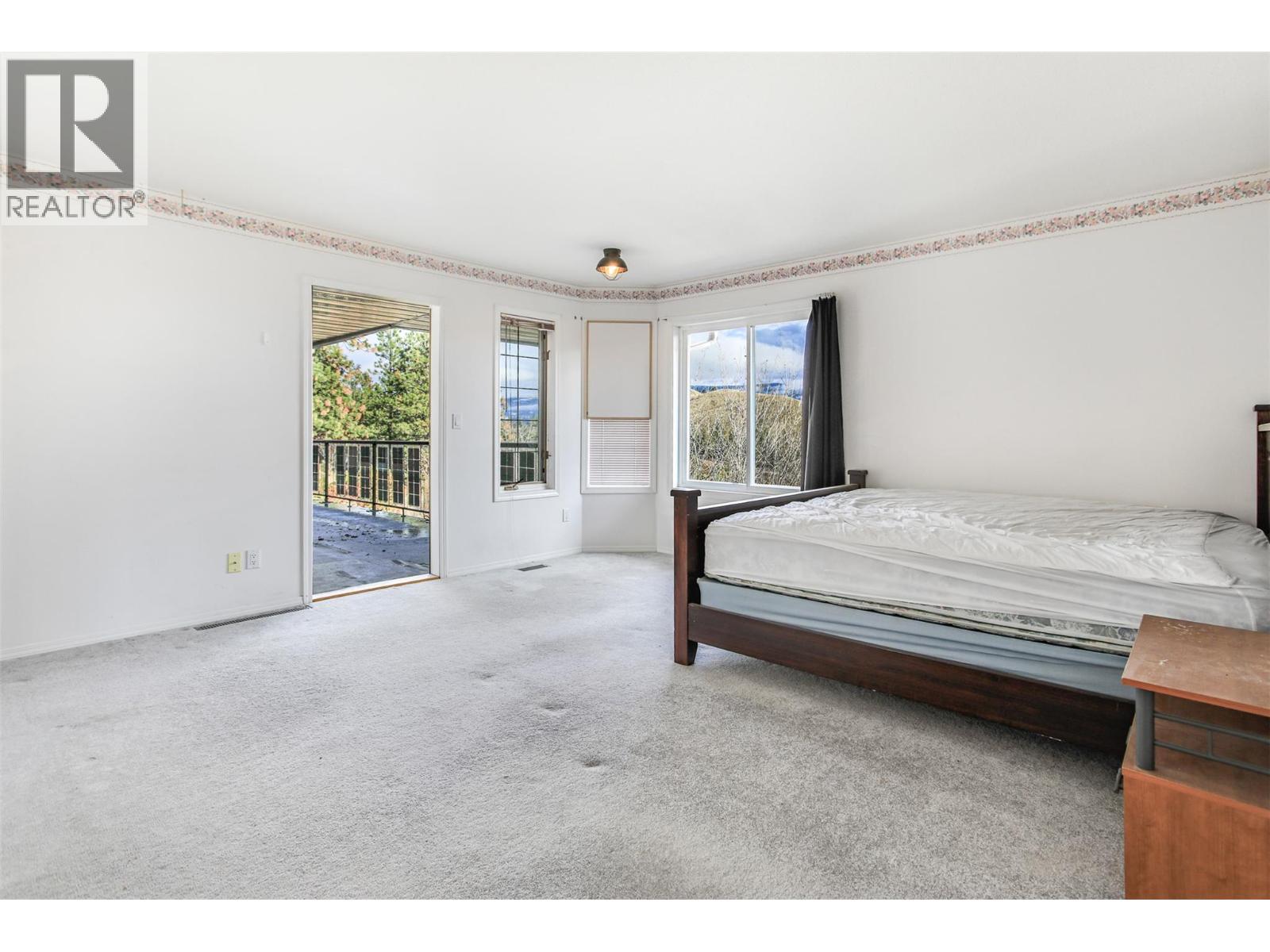 727 Cassiar Crescent, Kelowna, BC - Indoor Photo Showing Bedroom