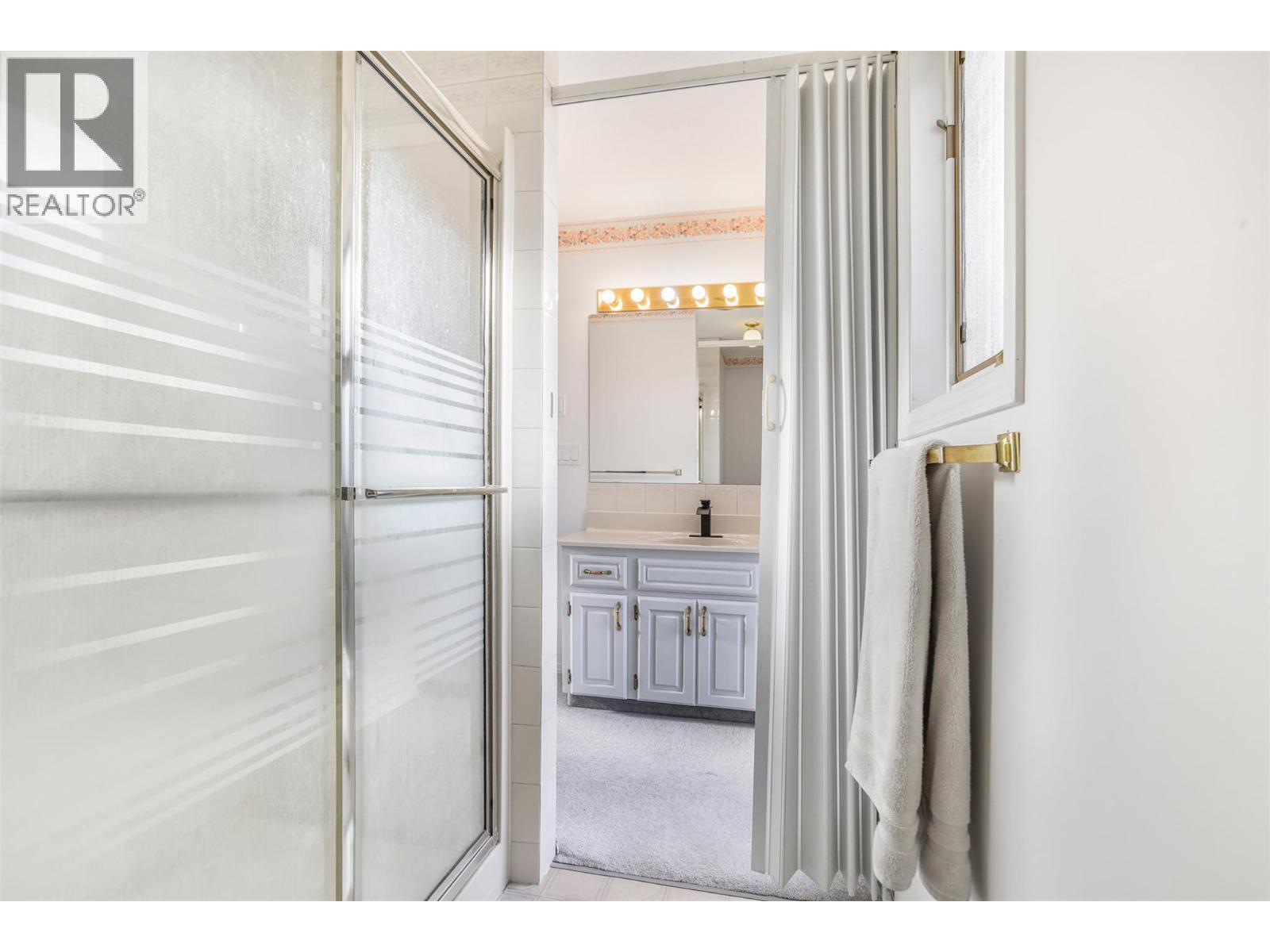 727 Cassiar Crescent, Kelowna, BC - Indoor