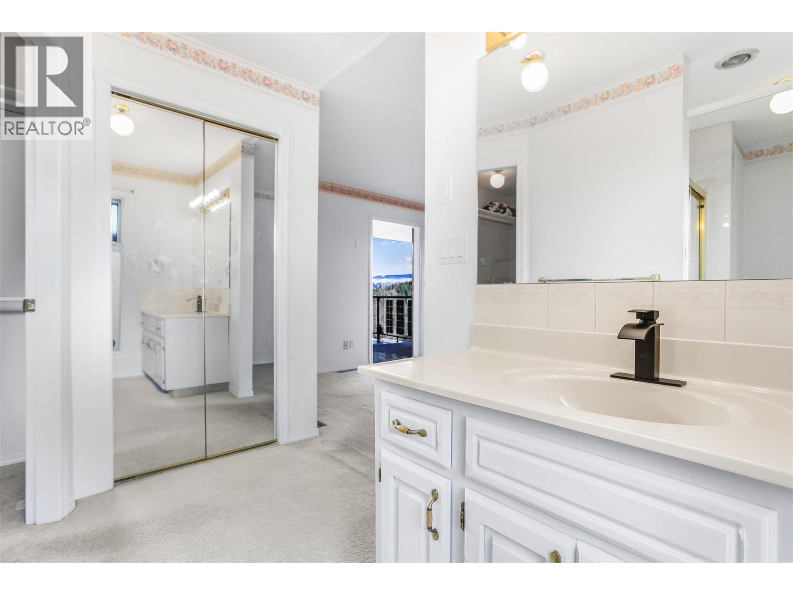 727 Cassiar Crescent, Kelowna, BC - Indoor Photo Showing Bathroom