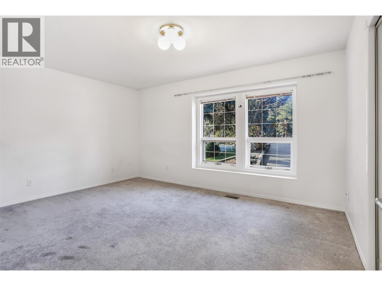 727 Cassiar Crescent, Kelowna, BC - Indoor Photo Showing Other Room