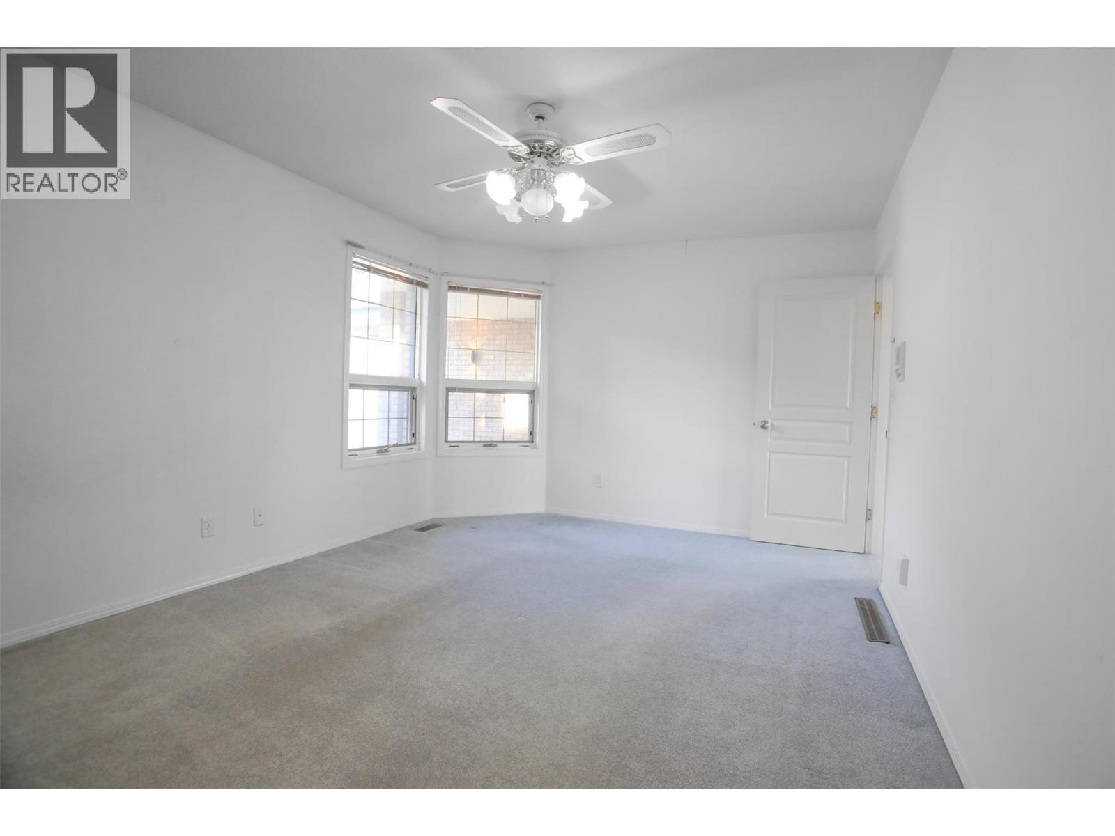 727 Cassiar Crescent, Kelowna, BC - Indoor Photo Showing Other Room