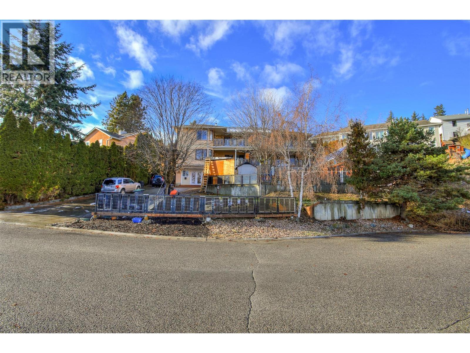 727 Cassiar Crescent, Kelowna, BC - Outdoor