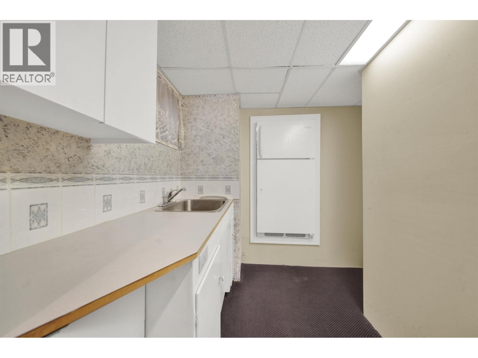 756 Shaw Avenue, Coquitlam, BC - Indoor Photo Showing Kitchen