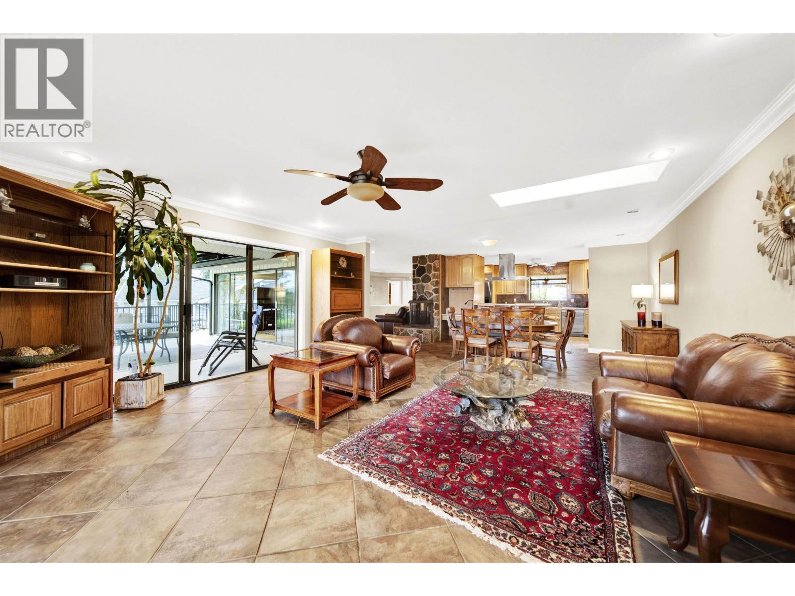756 Shaw Avenue, Coquitlam, BC - Indoor Photo Showing Living Room
