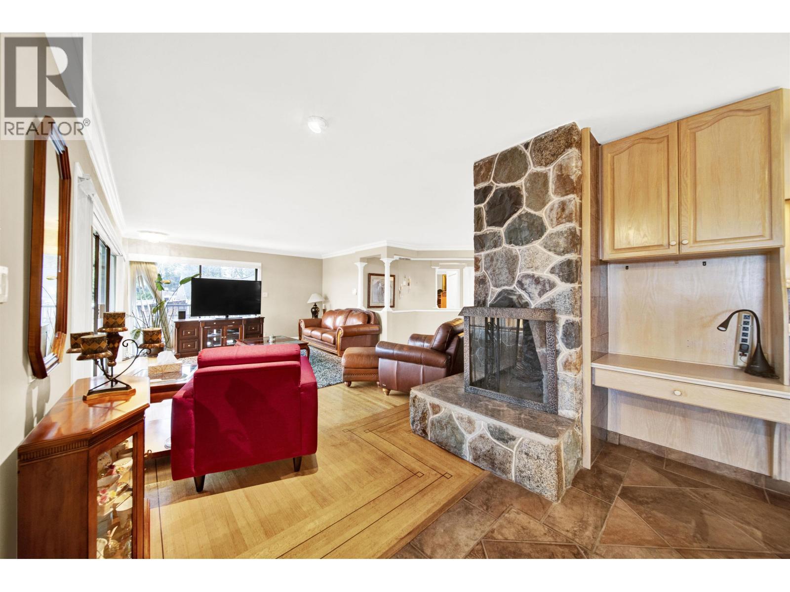 756 Shaw Avenue, Coquitlam, BC - Indoor