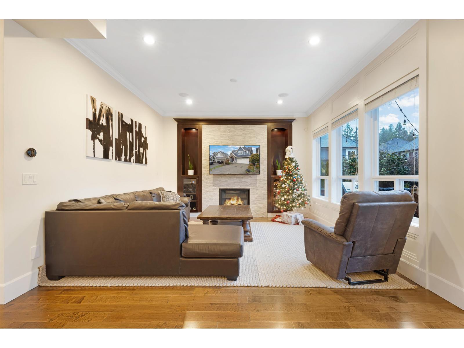 337 171A Street, Surrey, BC - Indoor Photo Showing Living Room With Fireplace