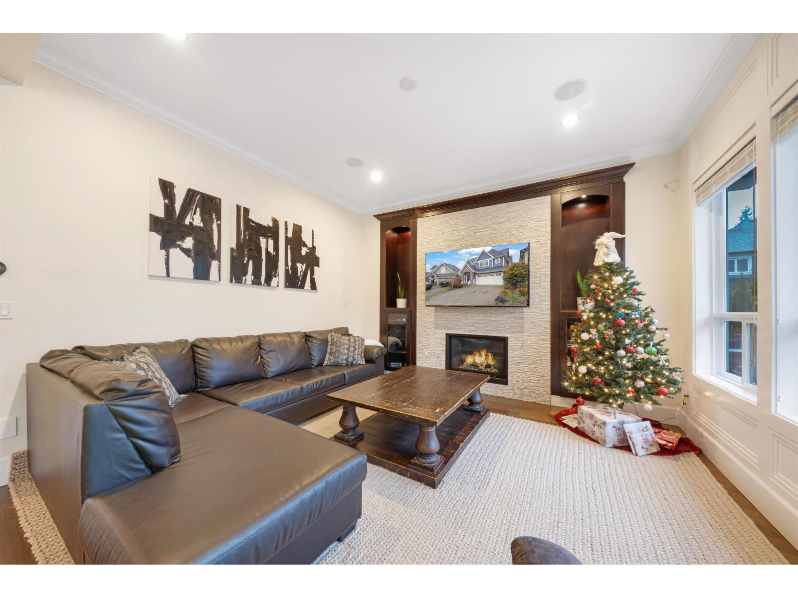 337 171A Street, Surrey, BC - Indoor Photo Showing Living Room With Fireplace