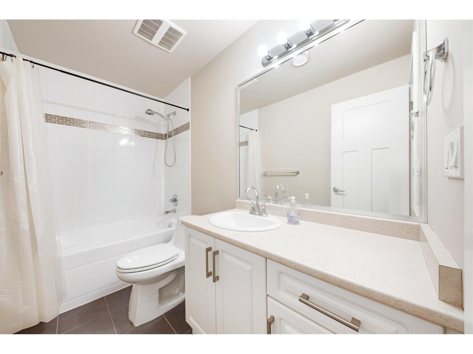 337 171A Street, Surrey, BC - Indoor Photo Showing Bathroom