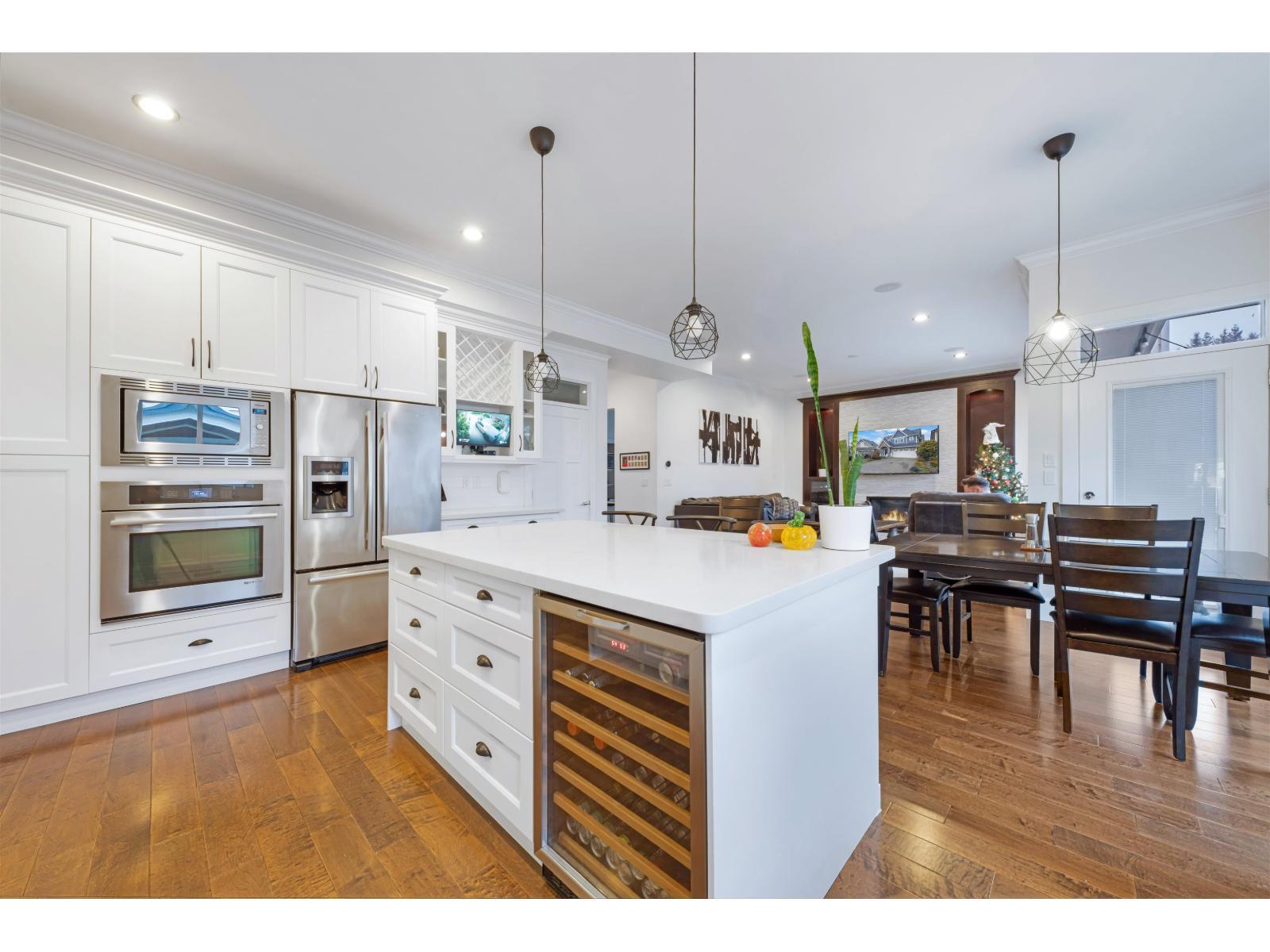 337 171A Street, Surrey, BC - Indoor Photo Showing Kitchen With Stainless Steel Kitchen With Upgraded Kitchen