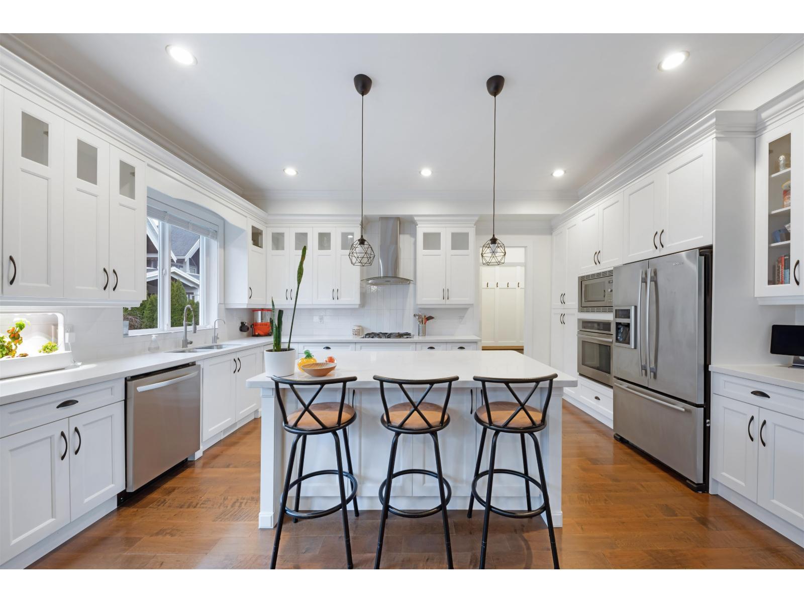 337 171A Street, Surrey, BC - Indoor Photo Showing Kitchen With Stainless Steel Kitchen With Upgraded Kitchen