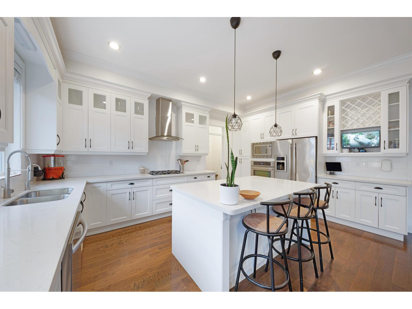 337 171A Street, Surrey, BC - Indoor Photo Showing Kitchen With Double Sink With Upgraded Kitchen