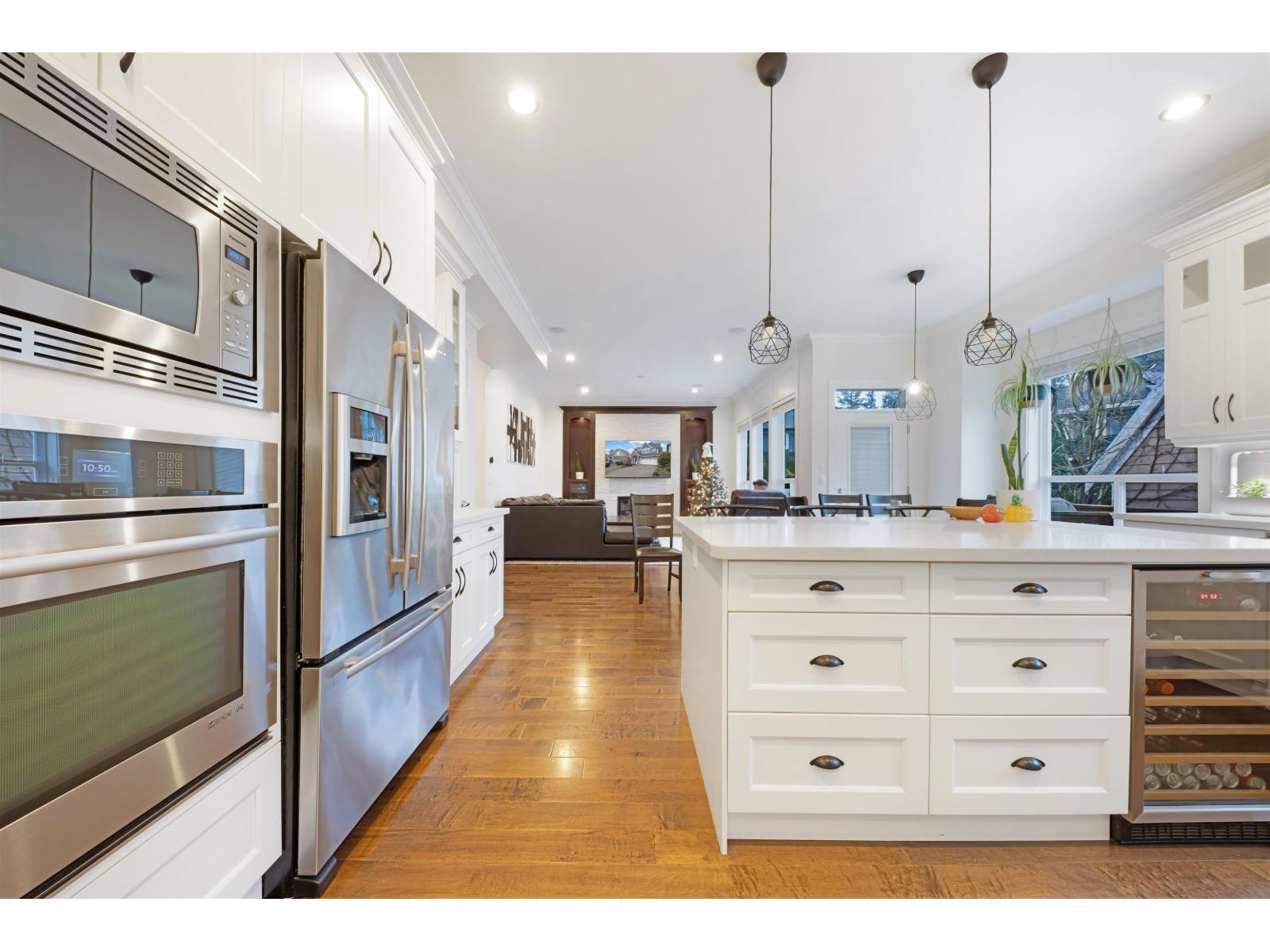 337 171A Street, Surrey, BC - Indoor Photo Showing Kitchen With Upgraded Kitchen
