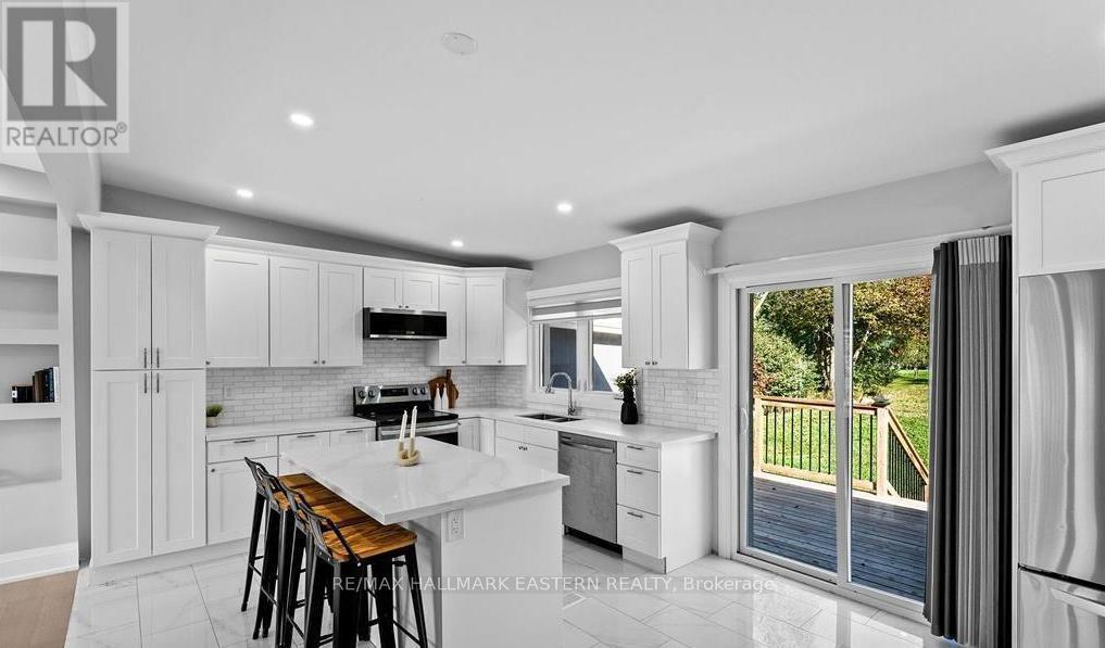 1037 East Communication Road, Selwyn, ON - Indoor Photo Showing Kitchen With Upgraded Kitchen