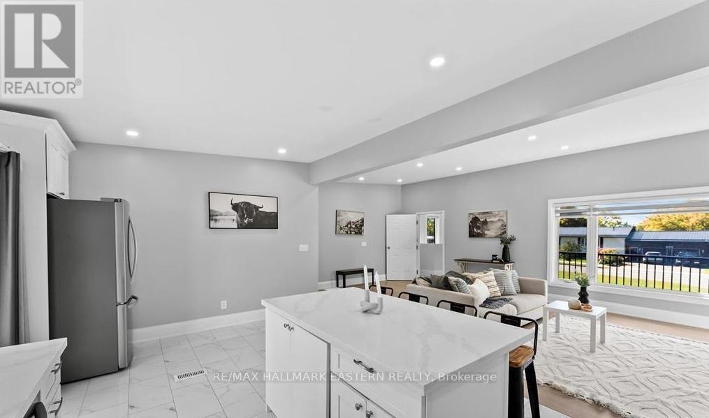 1037 East Communication Road, Selwyn, ON - Indoor