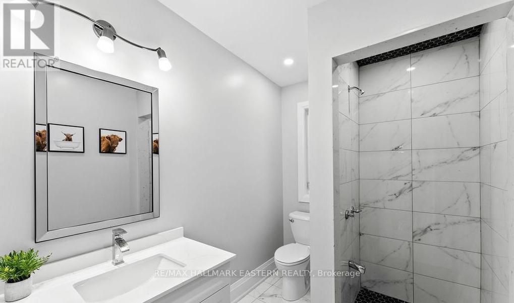 1037 East Communication Road, Selwyn, ON - Indoor Photo Showing Bathroom