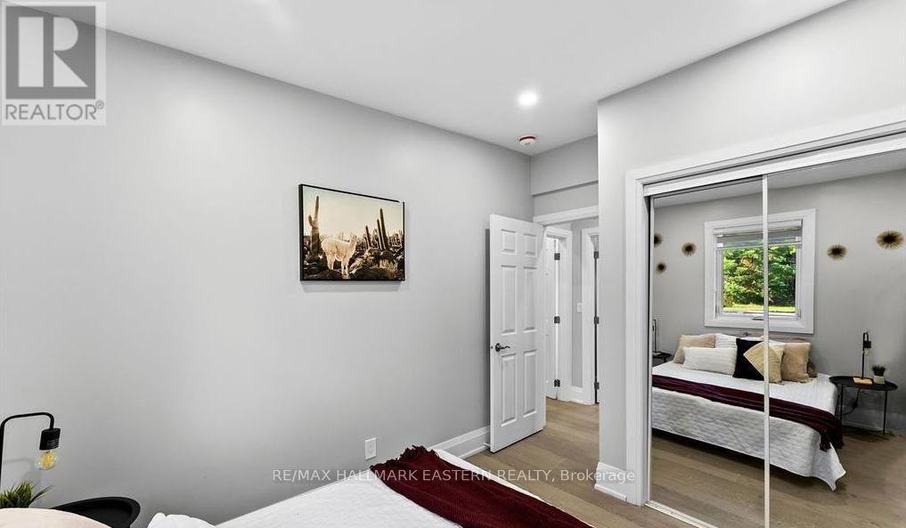 1037 East Communication Road, Selwyn, ON - Indoor Photo Showing Bedroom