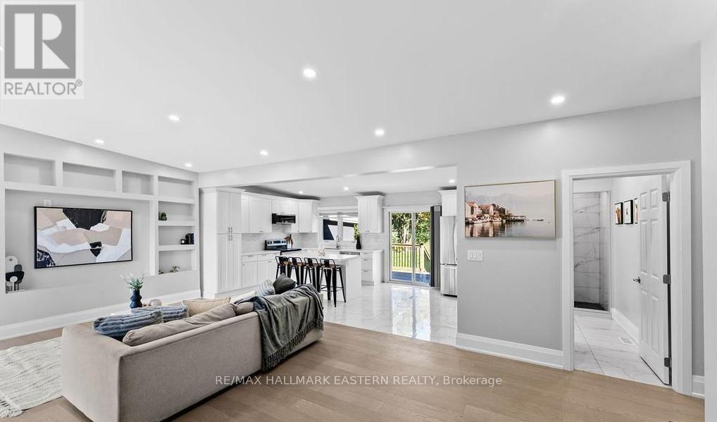 1037 East Communication Road, Selwyn, ON - Indoor