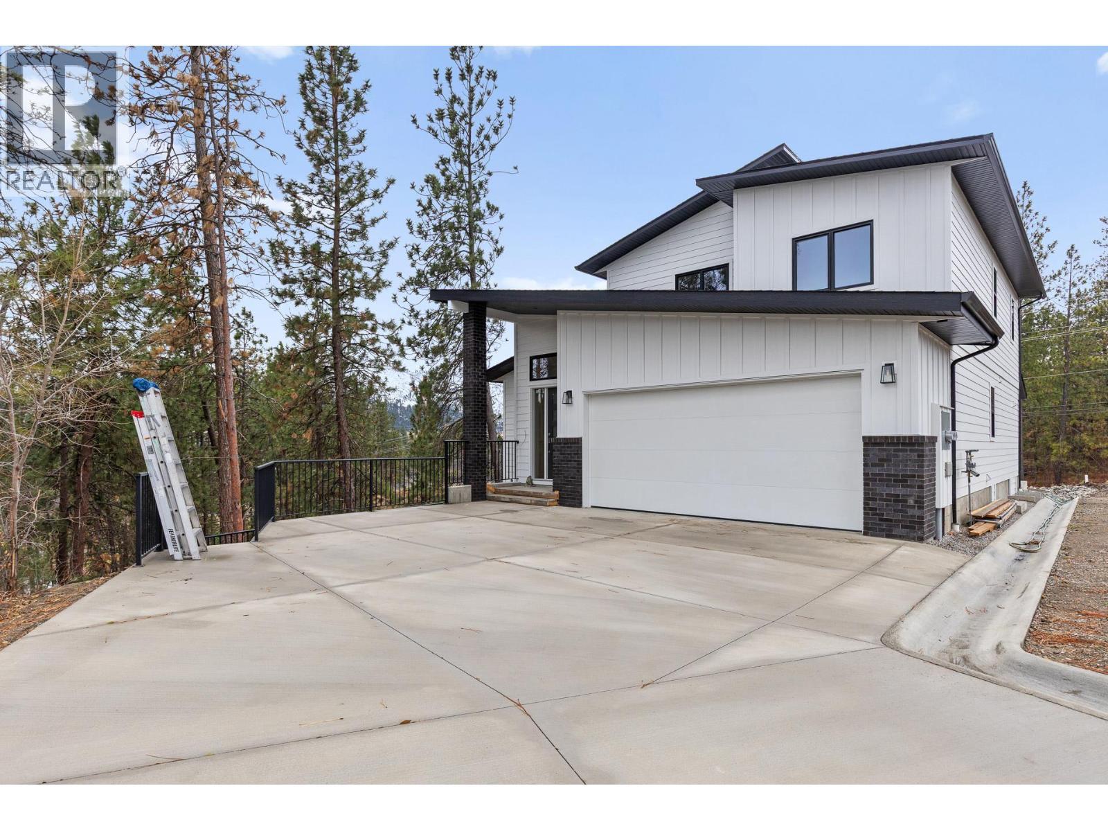 2208 Surrey Road, West Kelowna, BC - Outdoor