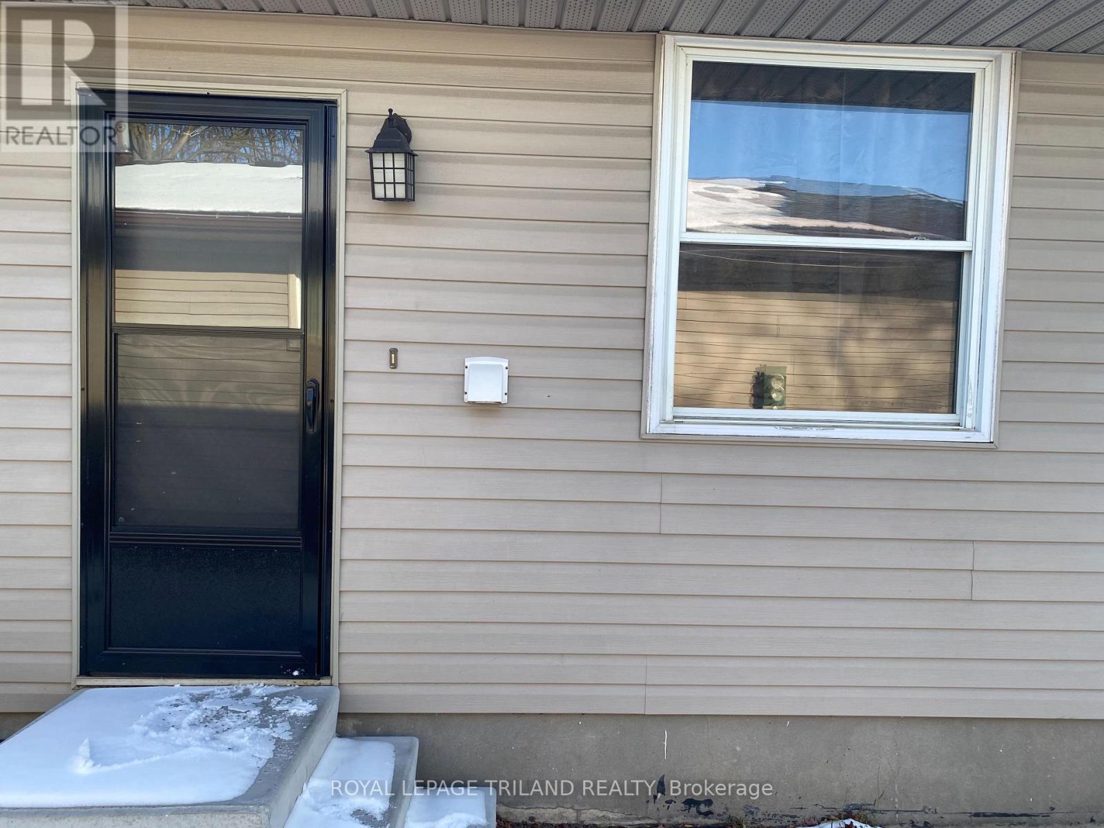 Basement Unit Enterance - Basement - 1072 Jalna Boulevard, London South (South X), ON - Outdoor With Exterior