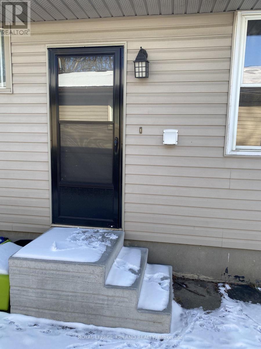 Side Enterance - Basement - 1072 Jalna Boulevard, London South (South X), ON - Outdoor With Exterior