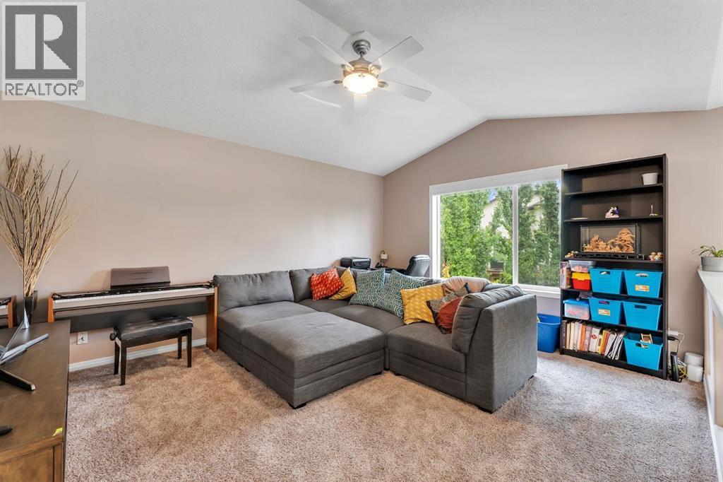405 Kincora Drive Nw, Calgary, AB - Indoor Photo Showing Living Room