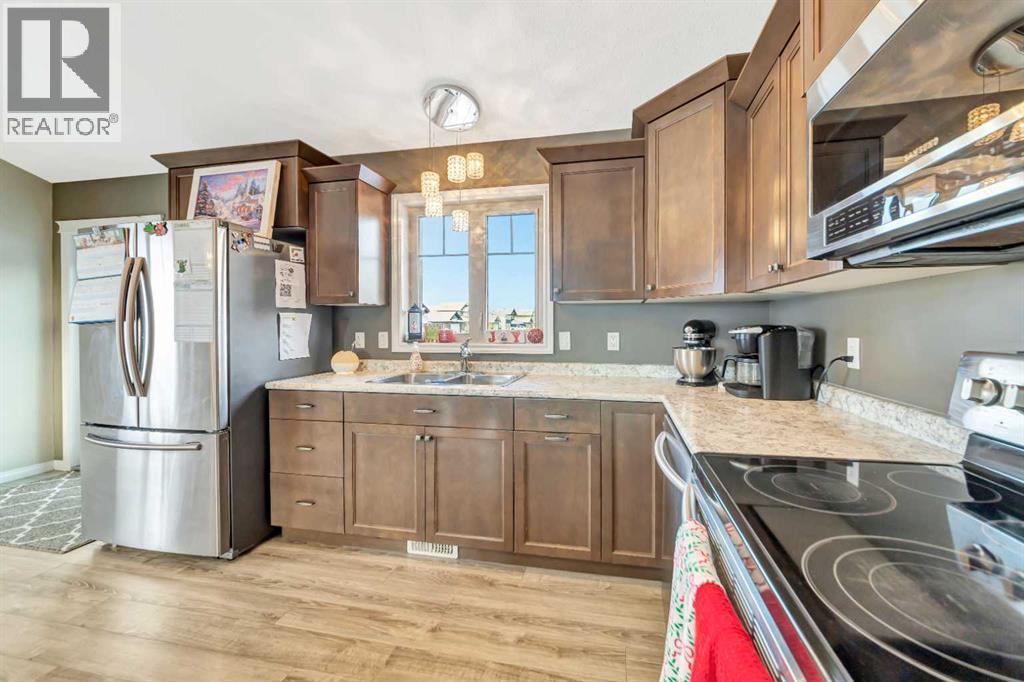 7312 35 Street, Lloydminster, AB - Indoor Photo Showing Kitchen