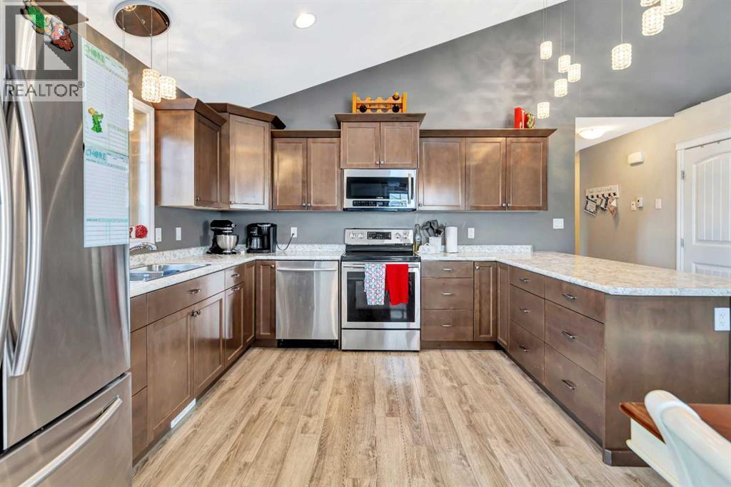 7312 35 Street, Lloydminster, AB - Indoor Photo Showing Kitchen