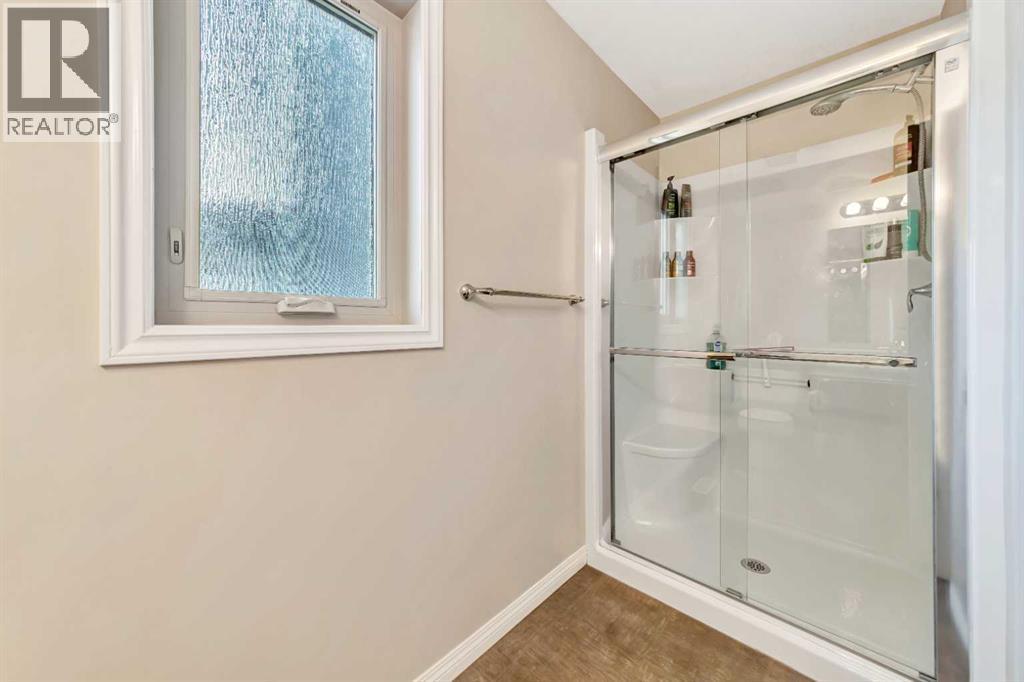 7312 35 Street, Lloydminster, AB - Indoor Photo Showing Bathroom