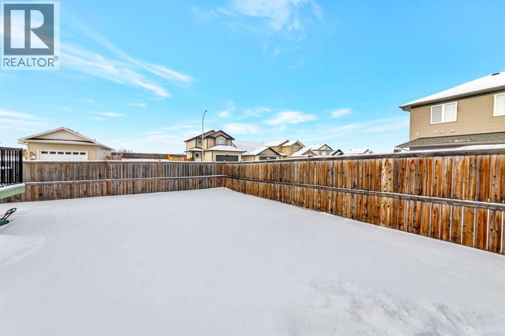 7312 35 Street, Lloydminster, AB - Outdoor