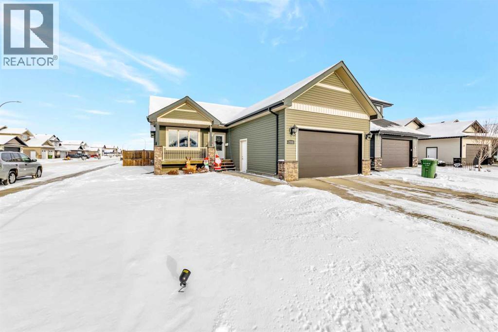 7312 35 Street, Lloydminster, AB - Outdoor
