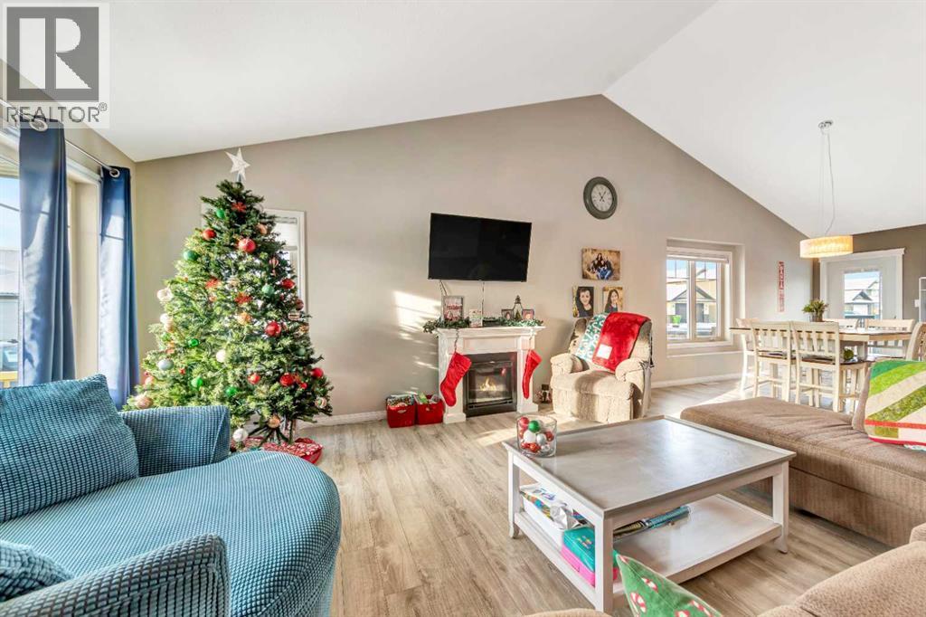 7312 35 Street, Lloydminster, AB - Indoor Photo Showing Living Room