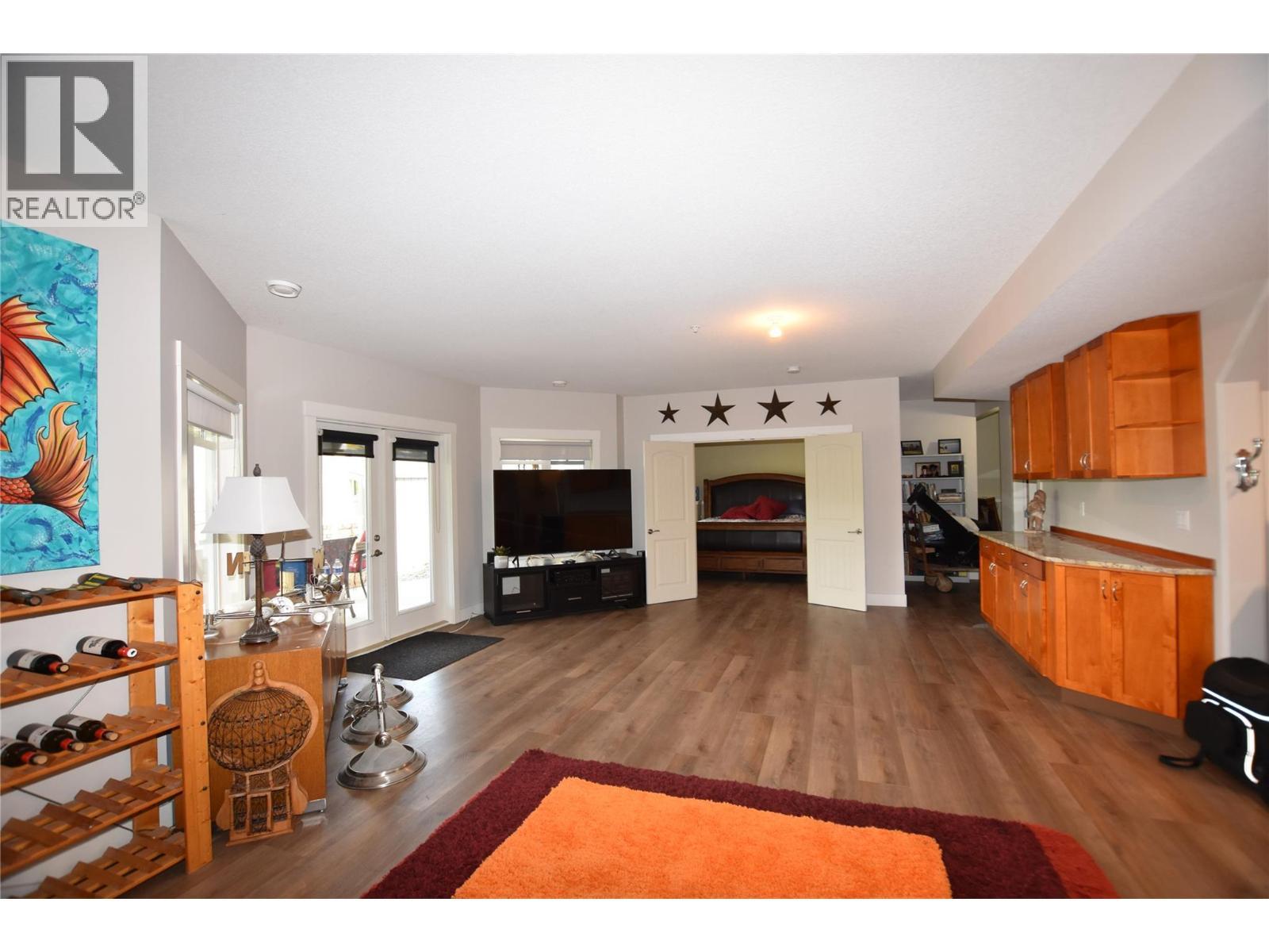 3721 Razorback Court, Vernon, BC - Indoor Photo Showing Living Room