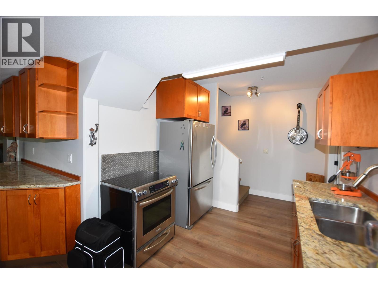 3721 Razorback Court, Vernon, BC - Indoor Photo Showing Kitchen With Double Sink