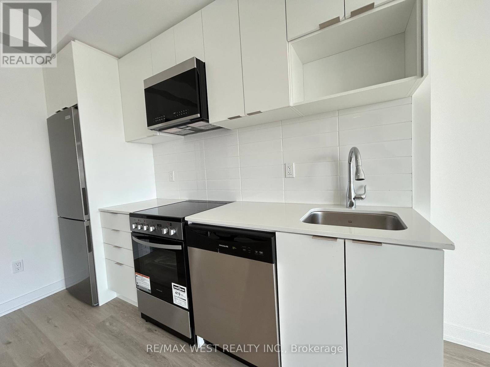 708 - 4569 Kingston Road, Toronto, ON - Indoor Photo Showing Kitchen