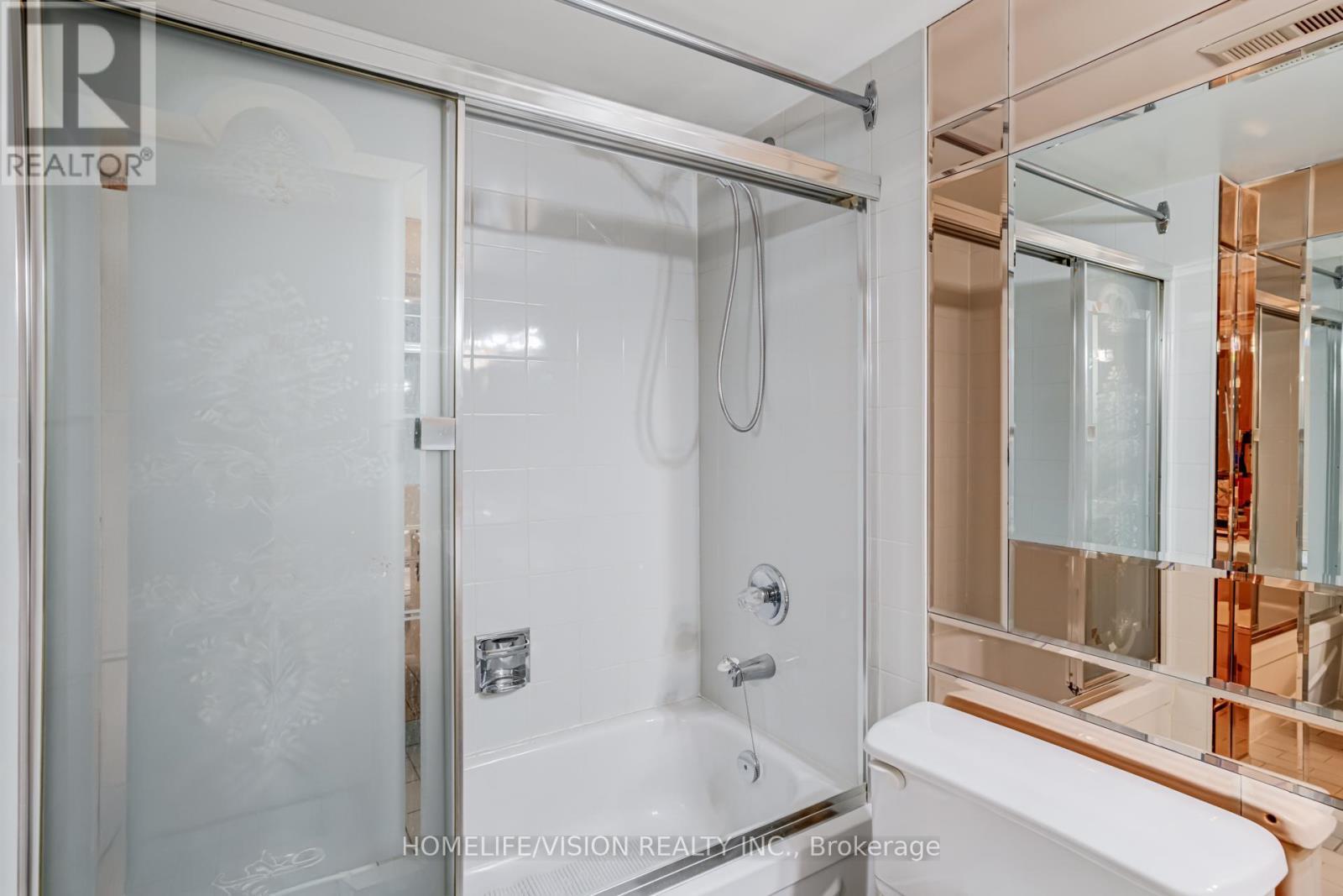 807 - 326 Major Mackenzie Drive E, Richmond Hill, ON - Indoor Photo Showing Bathroom