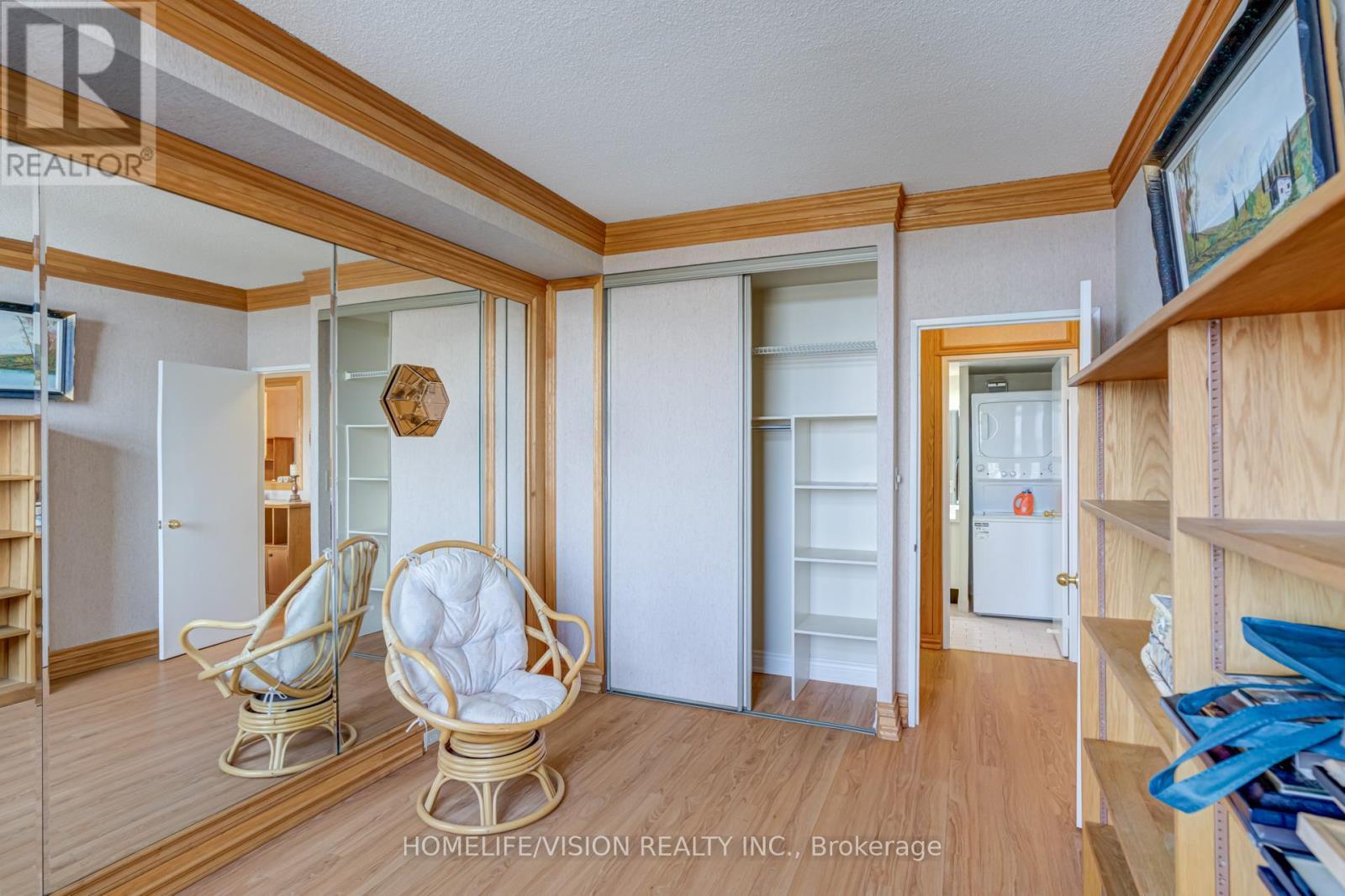 807 - 326 Major Mackenzie Drive E, Richmond Hill, ON - Indoor