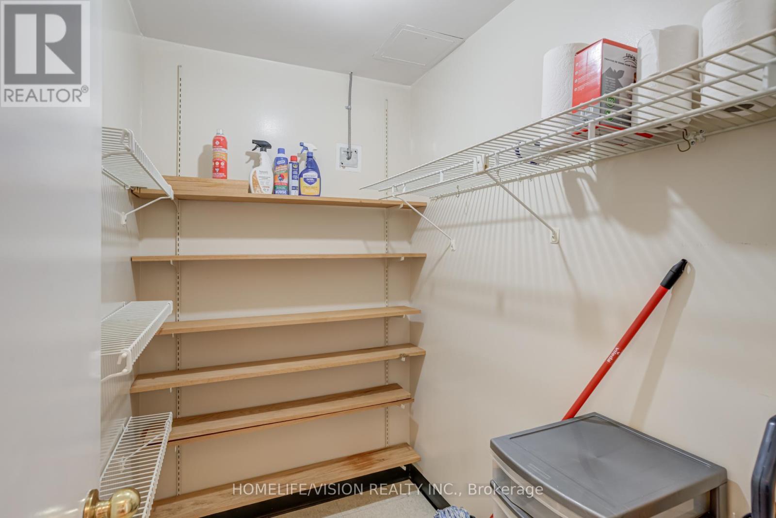 807 - 326 Major Mackenzie Drive E, Richmond Hill, ON - Indoor With Storage