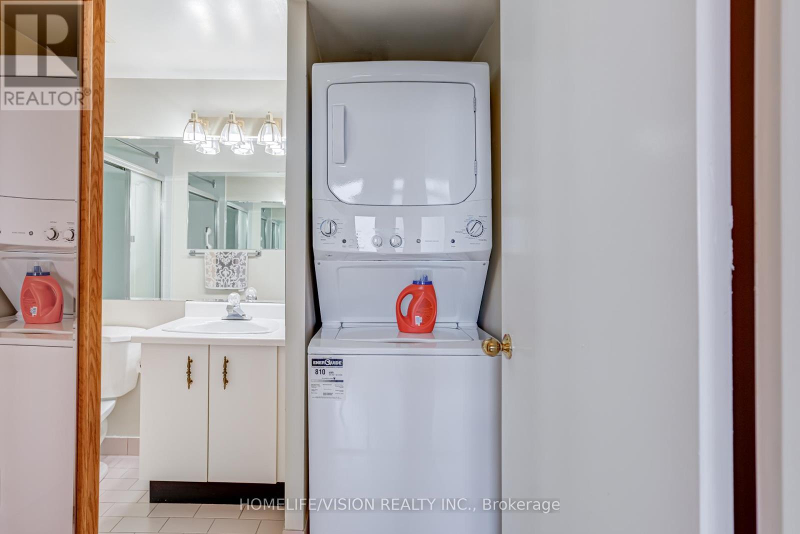 807 - 326 Major Mackenzie Drive E, Richmond Hill, ON - Indoor Photo Showing Laundry Room
