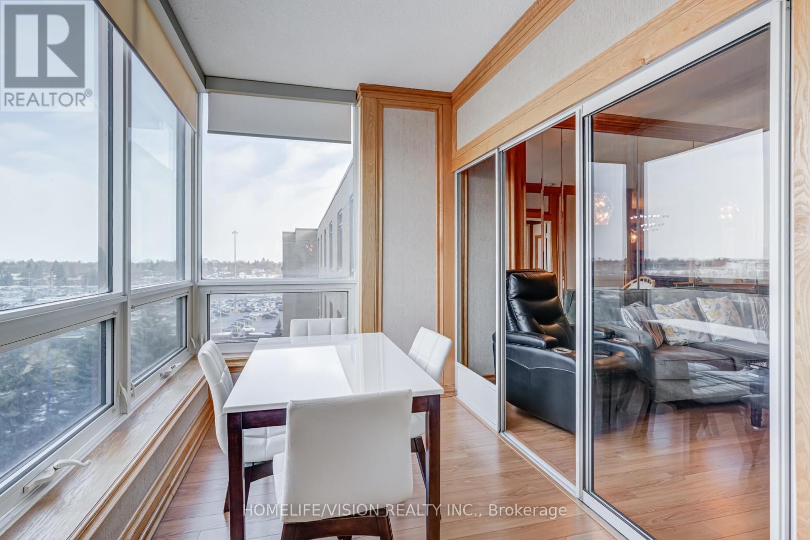 807 - 326 Major Mackenzie Drive E, Richmond Hill, ON - Indoor